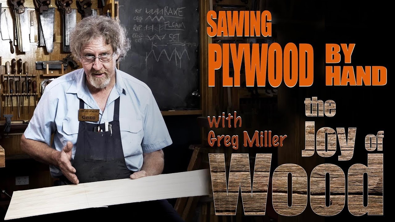 Радость работы с деревом — распиловка фанеры вручную.