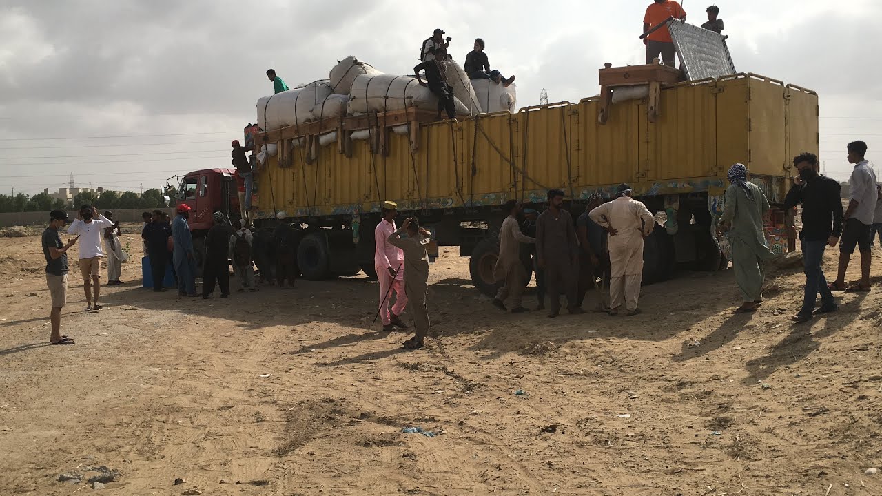 First Truck Unloading At Sohrab goth mandi 