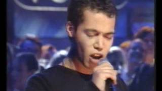 Finley Quaye - "Your love gets sweeter" on TOTP in 1998 chords