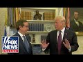 Trump gives Chris Wallace a tour of the Oval Office