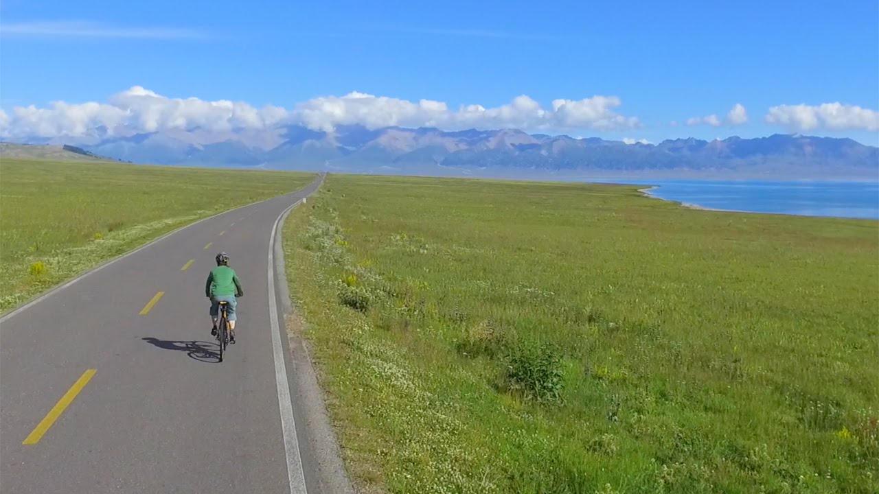 Cycling China's Gorgeous Xinjiang (drone footage)