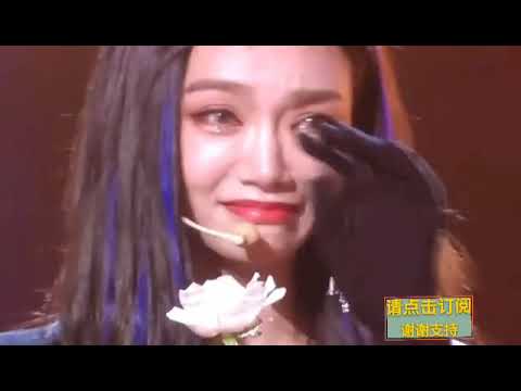 今天凌晨乃万卡点祝曾可妮生日快乐，下午172girls集体在超级晚现场给曾可妮过生日，这个视频也太好哭了吧[泪]妹妹们简直团魂爆炸！