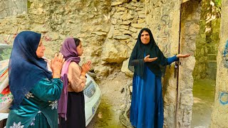 Download Lagu A young rural woman gifted a house to a homeless mother and her child. MP3 Download Lagu A young rural woman gifted a house to a homeless mother and her child. MP3