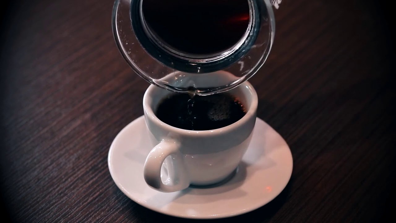 термохромизм. фото кружки хамелеон с фото готовая. кружки видео. чашка меняющая цвет эды елдиз. термохромная краска на чашке.