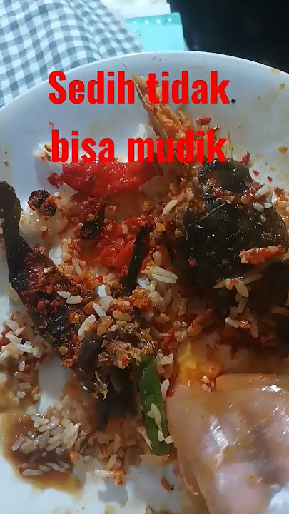 sedih sedang makan teringat keluarga, tidak bisa mudik #short #shorts