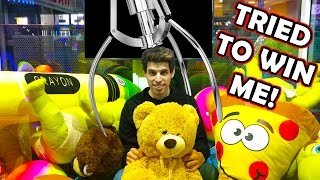I GOT LOCKED INSIDE A CLAW MACHINE! | Matt3756