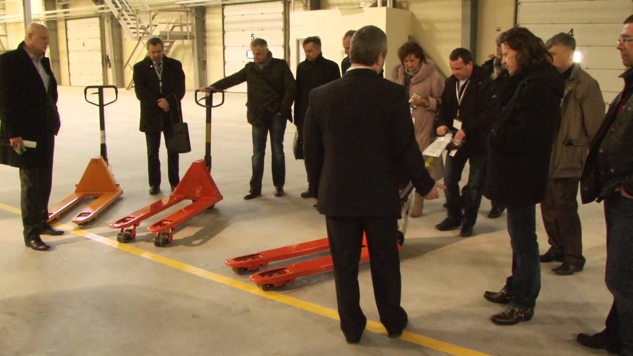 Ручные гидравлические тележки Lifter и узкопроходная техника Vector. TOYOTA-BT.