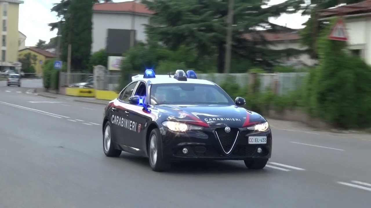 Alfa Romeo Nuova Giulia Carabinieri in sirena
