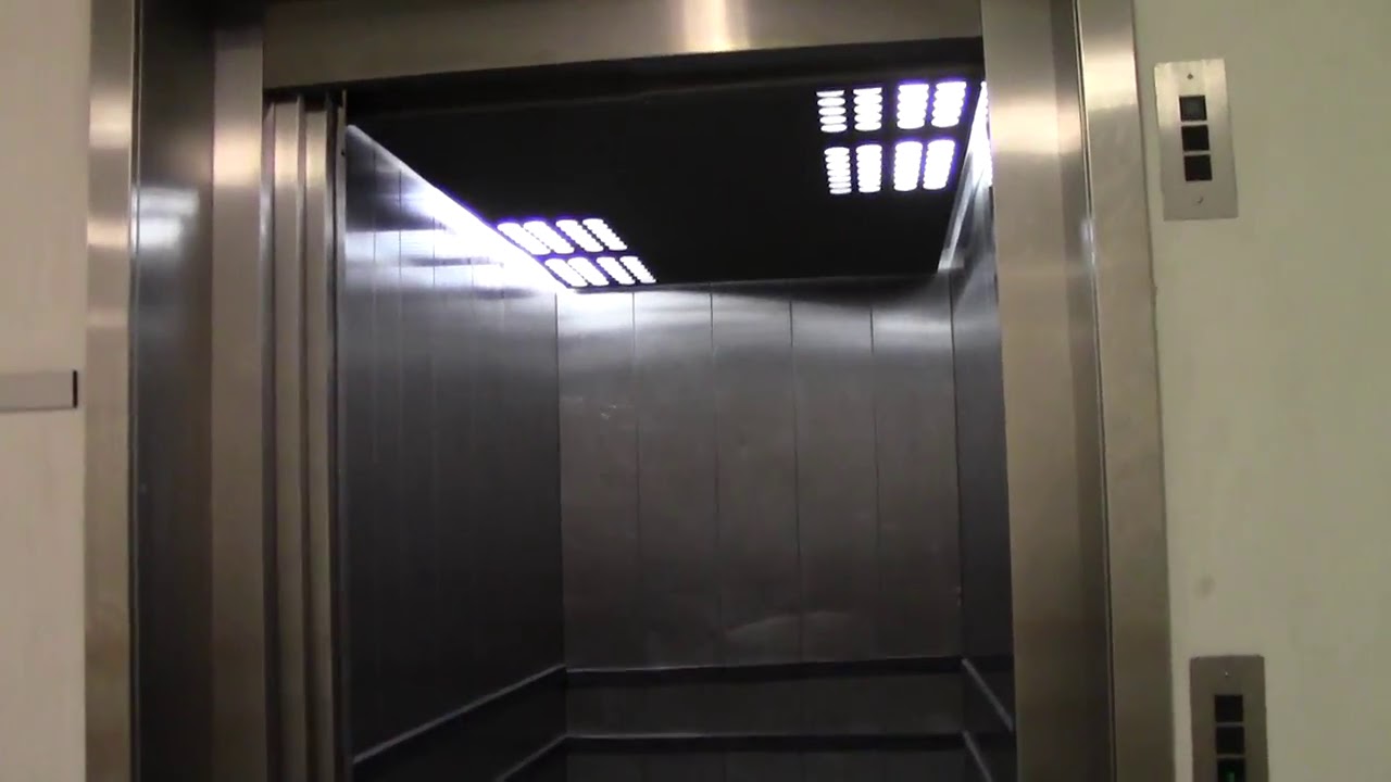 2000 Thyssen Traction elevator @ Amfi Shopping Center, Narvik, Norway.