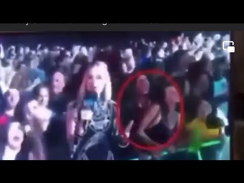 A horny boy started to f*ck a girl on Live concert