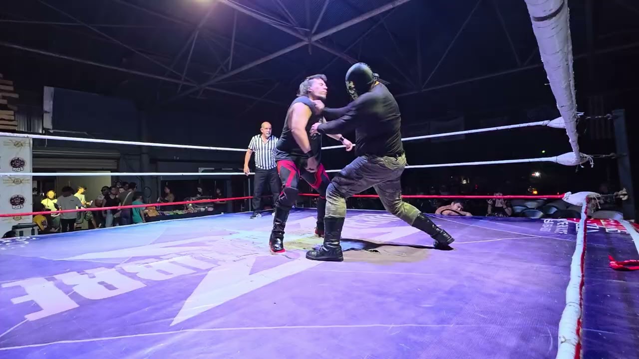 Junior Promotions 10/11/25, 1era lucha, Downtown Felix vs Jonathan Douglas vs Crazy Brother 2