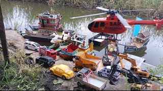 mencari mainan mobil mobilan.helikopter.kapal boats.kapal tongkang.kapal induk.kapal pesiar