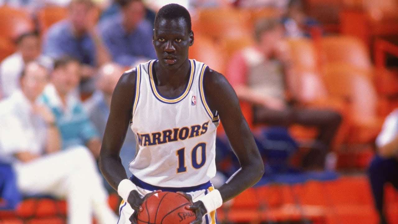 Basquete, coturnos e canetas: Manute Bol e o Sudão do Sul na NBA – Fora da  Linha