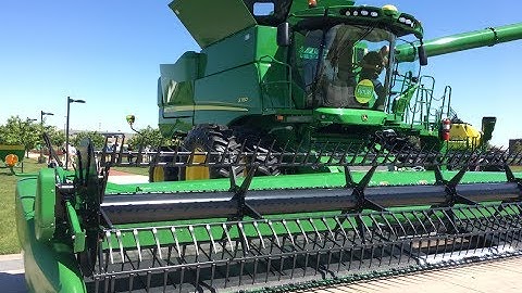 New John Deere S700 Combines Unveiled Today
