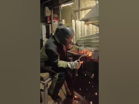 Сварщик варит - Можно смотреть вечно \ НЗНК - YouTube