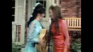 Loretta Lynn & Jeannie C. Riley - Don't Come Home A-Drinkin'