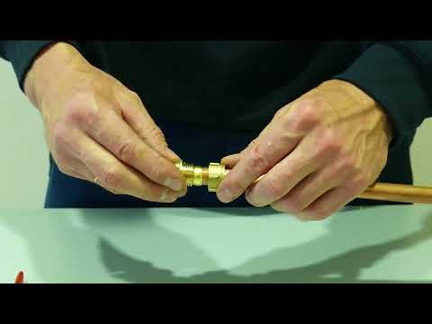 Video: ¿Cómo se colocan los accesorios de compresión en una tubería de cobre?