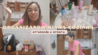 ARRUMANDO MINHA COZINHA | TOUR PELO ARMÁRIO | MORANDO SOZINHA