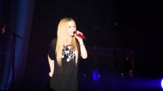 Avril Lavigne - Girlfriend at the Hammersmith Apollo.