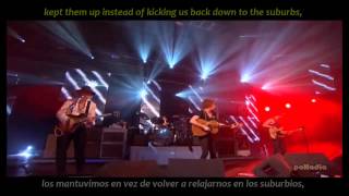 The Kooks - She moves in her own way (inglés y español)