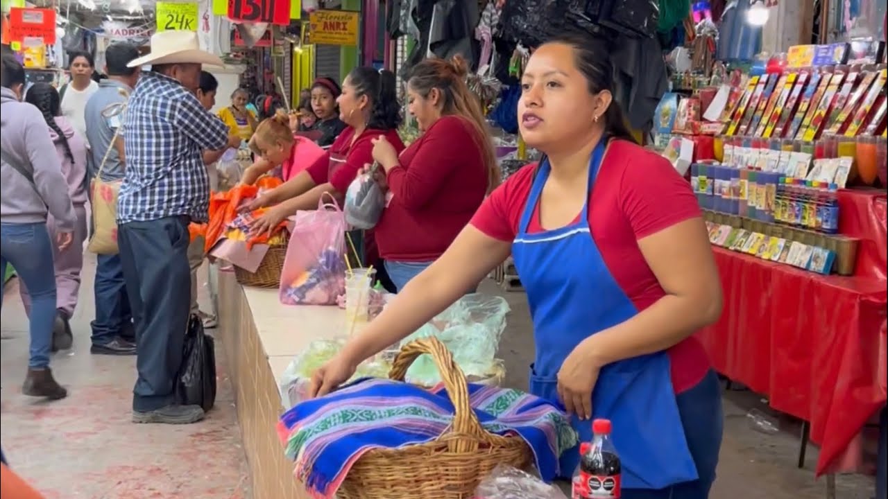 Disfrutando de las famosas enchiladas de canasta en Huejutla de Reyes, Hidalgo, Mexico.
