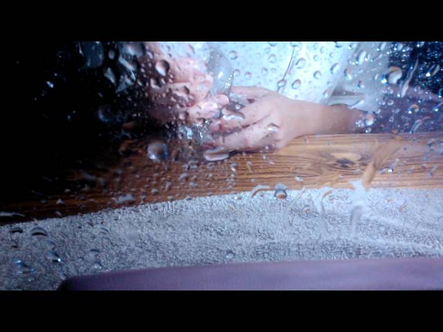 カメラに向かってスプレーで水攻め☔☆ASMR・音フェチ☆