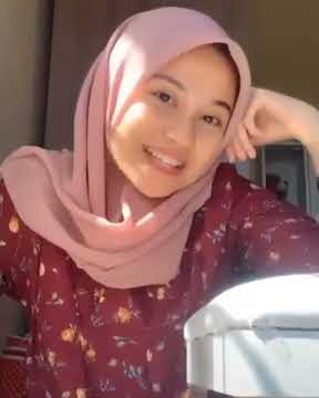 Awek tudung comel ternmpk tuttt