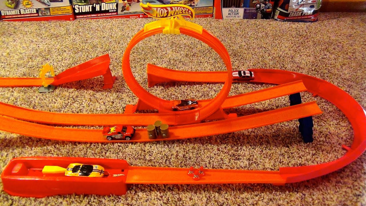 Hot Wheels Super Track Pack Stunt Set with Loop Jump Launcher Curve