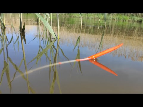 Видео: Крупный КАРАСЬ на ПОПЛАВОК в камышах, рыбалка весной на удочку