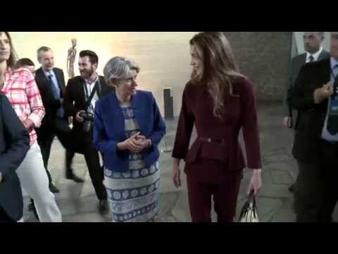 Video: Queen Of Jordan Deler Sjeldne Familieopptak