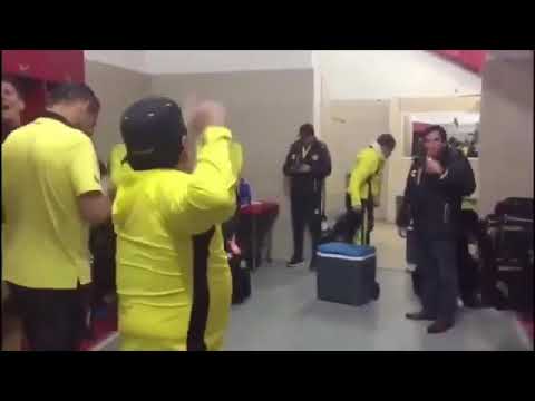 DIEGO ARMANDO QUE LOCO QUE ESTA! MARADONA CANTANDO EN EL VESTUARIO DE DORADOS