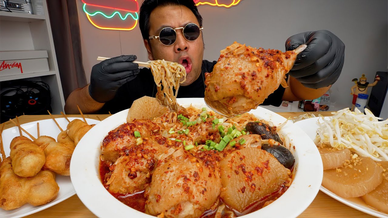 ก๋วยเตี๋ยวไก่ตุ๋น พริกคั่วเนย BANKII Mukbang