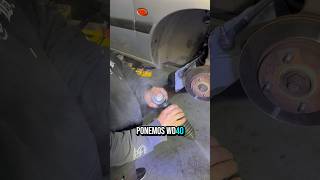 Así logramos poner un fuelle sin desarmar el extremo usando una simple bolsita y wd40 #mecanica #diy