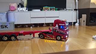 Tamiya 1/14 truck Man tgx540Trailer chassis driver Loaded jd360 excavator on low bed and transported