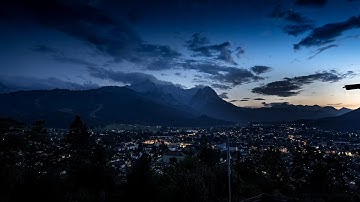 [Timelapse] Evening mood in Garmisch Patenkirchen with a view of the Zugspitze in 30 seconds [4K]