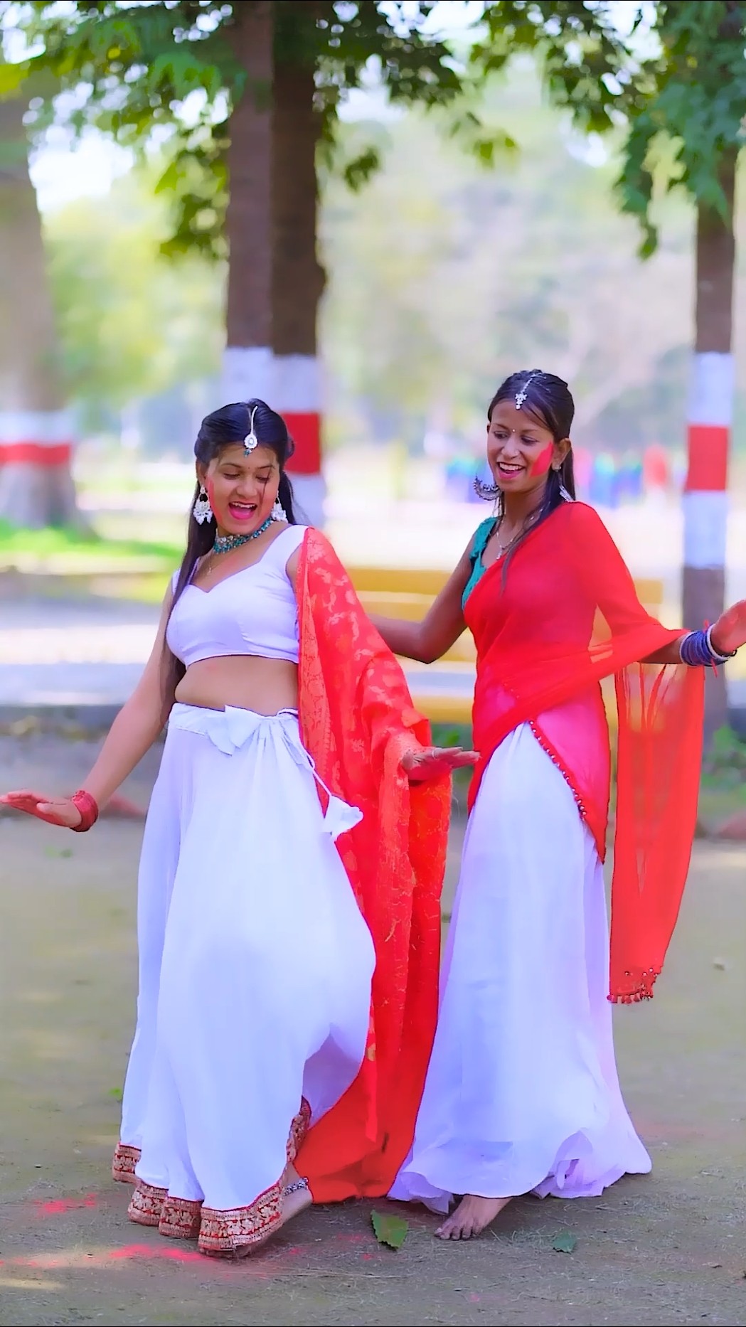 Bhatar mera holi me dokha dia h