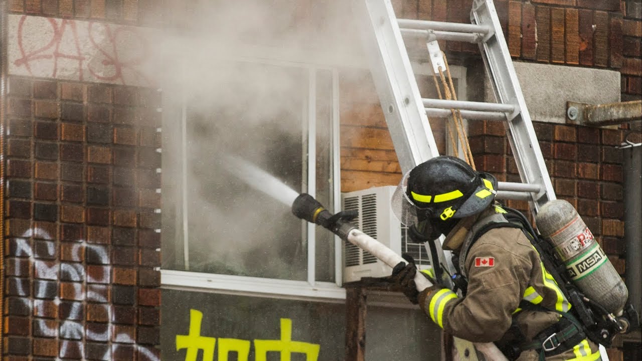 FIRE IN CHINATOWN: Firefighters battle to get the blaze under control ...