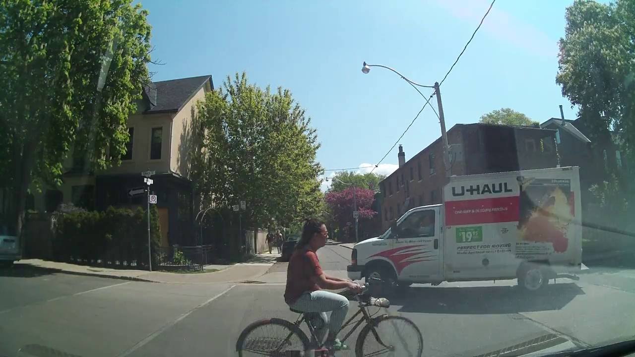 [GTAWD] Clueless Toronto Cyclists Nearly Smoked - Have No Idea