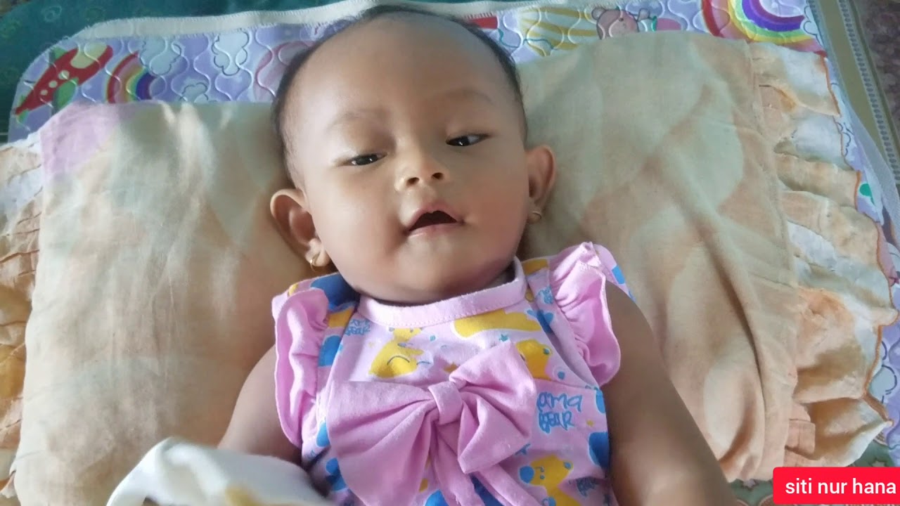 melatih kecerdasan anak Hana umur 8 bulan sudah bisa