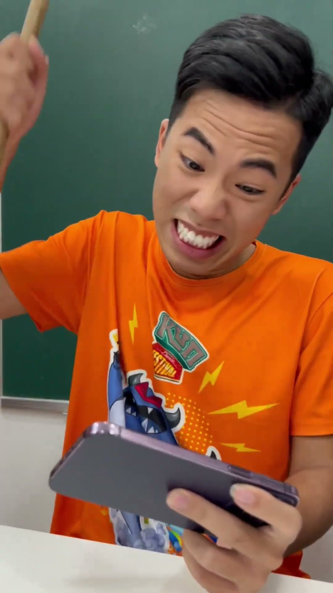 Su Hao comedy: prank broken phone ☎️