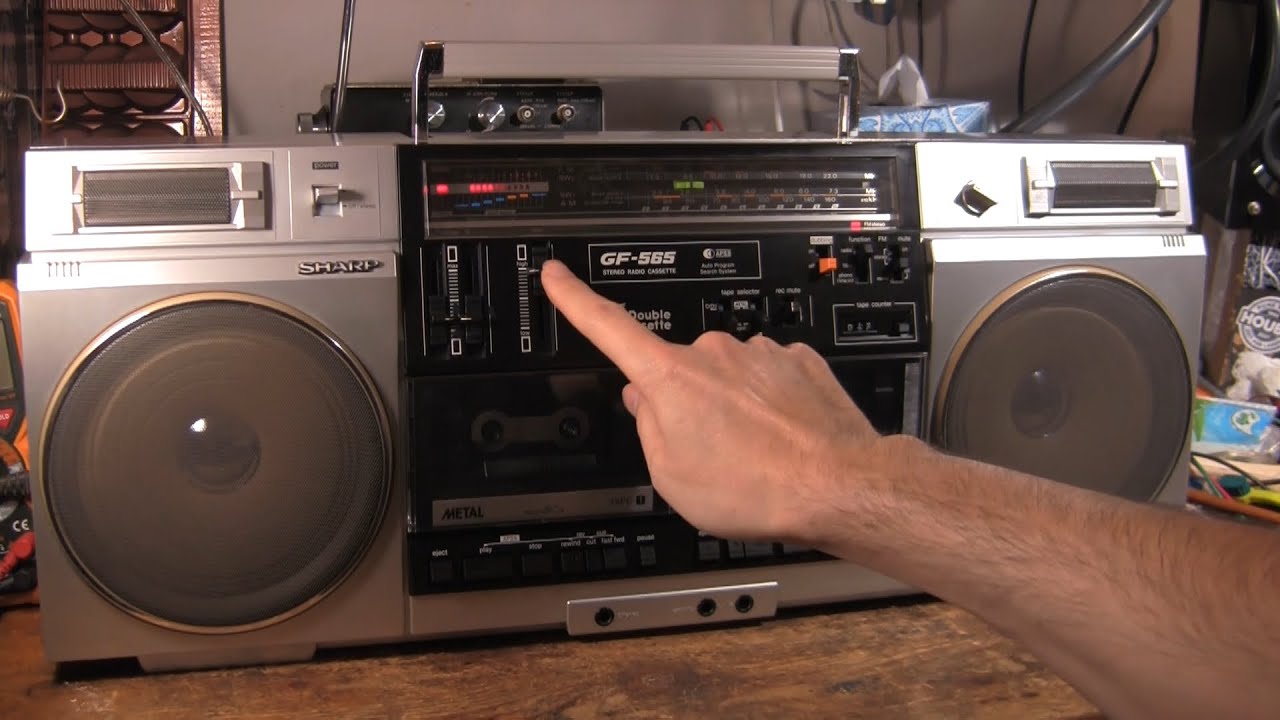 Sharp GF-565 pokus o opravu radiomagnetofonu z roku 1982