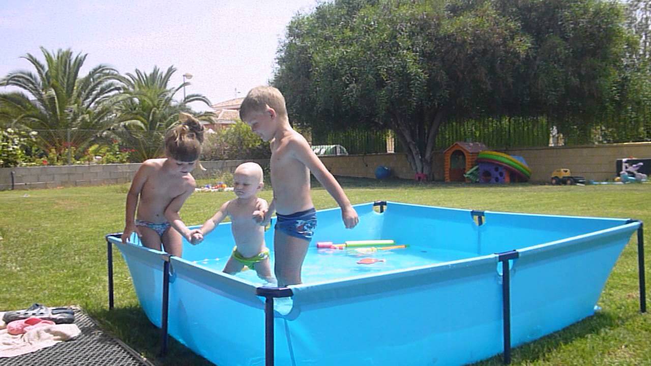 21 juli 2013 Anouk Nils en Benno in t zwembadje in de tuin - YouTube