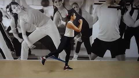 AGACHAMENTO COM EXTENSÃO DE QUADRIL UNILATERAL MINIBAND | EXERCÍCIO DE PERNAS COM MINIBAND