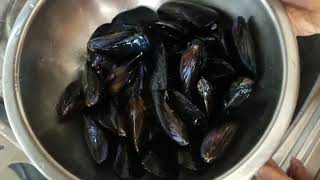 COME PULIRE LE COZZE IN MODO SEMPLICE E VELOCE/how to clean mussels in an easy way