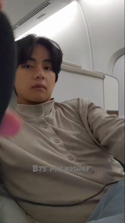 taehyung bringing his headphones 🎧 near phone to make us listen 💚 #taehyung #btstaehyung #btsv