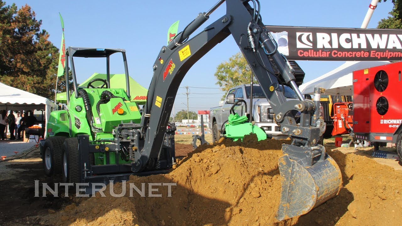 Avant 528 excavator digging performance with radio-controlled backhoe 260