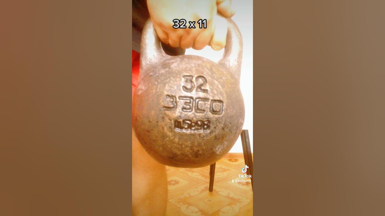 Девушка с гирей 32 кг