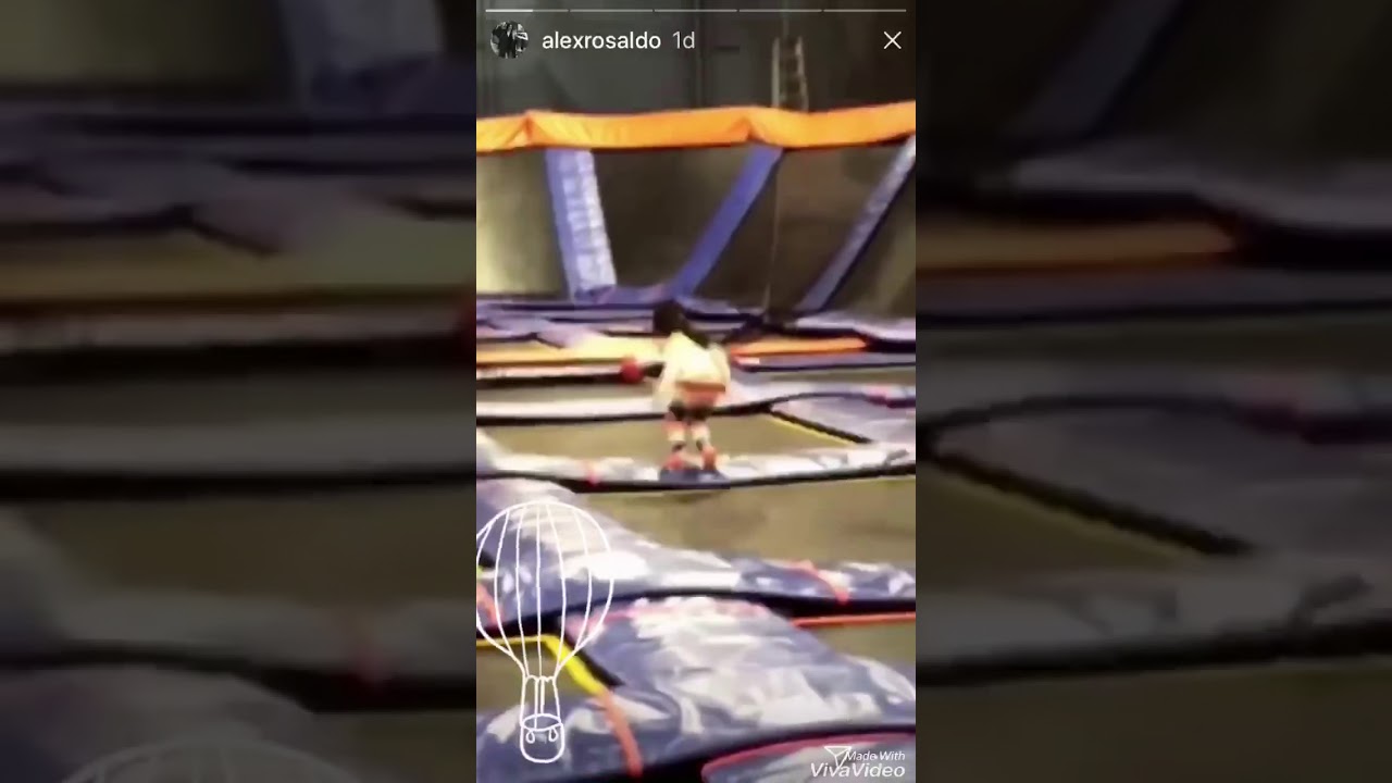 Alessandra rosado con aitana en humo Jump in