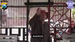 Roni e bakron.kopi apal api oyyyyyy!! 😂