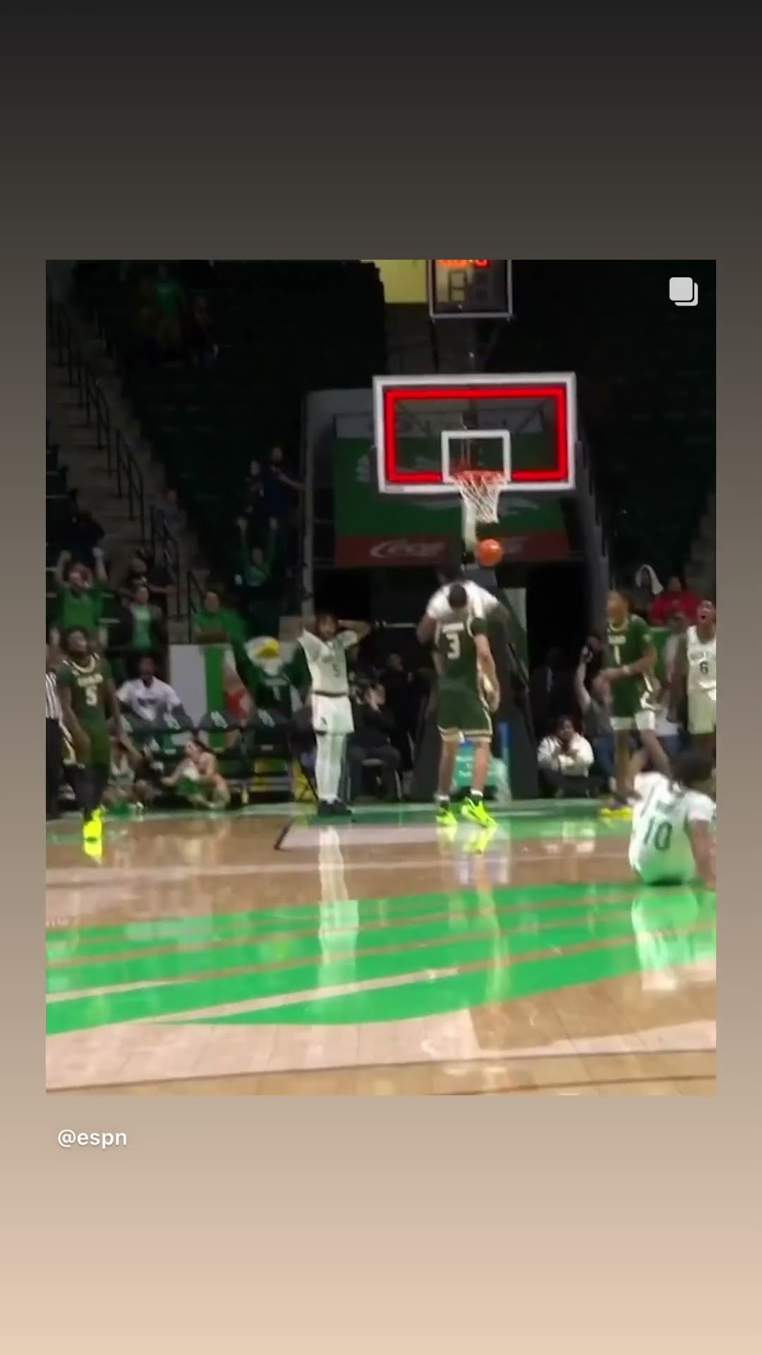 HUGE GAME WINNER #hoodnews #ballislife #basketball #collegebasketball #omg #how #wow #sports #wtf